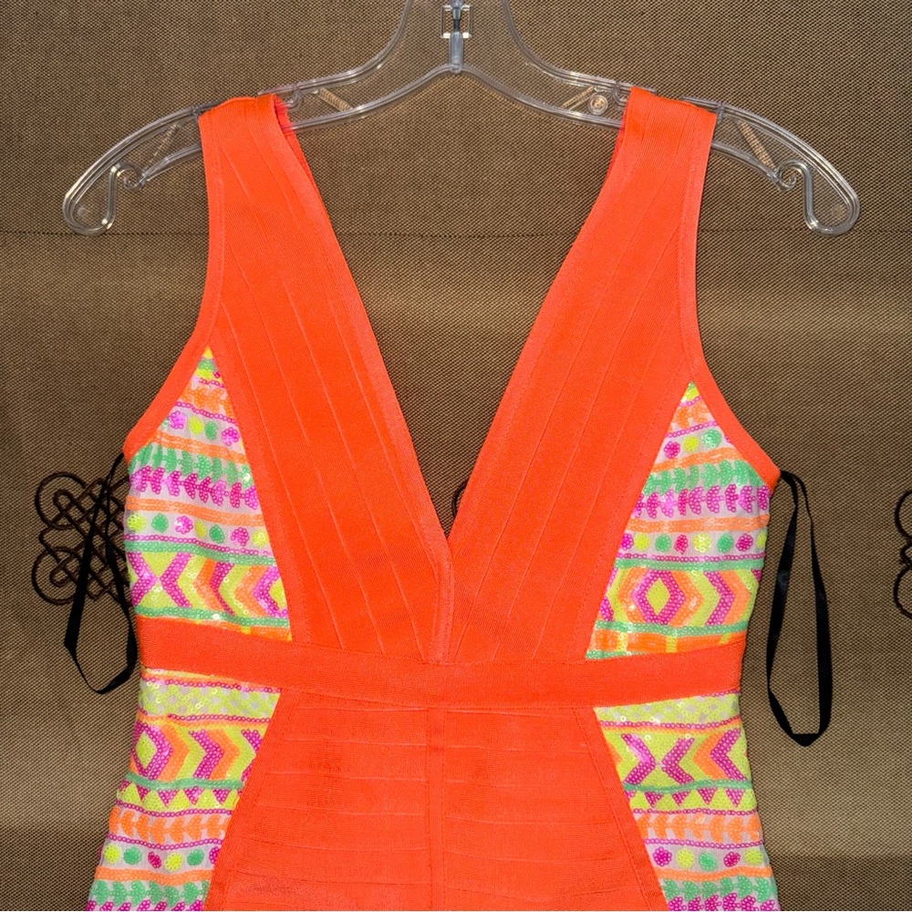 2Bebe NWT! Orange Stretch Sequins Lines Banded Bodycon Mini Dress Size S - Picture 4 of 10